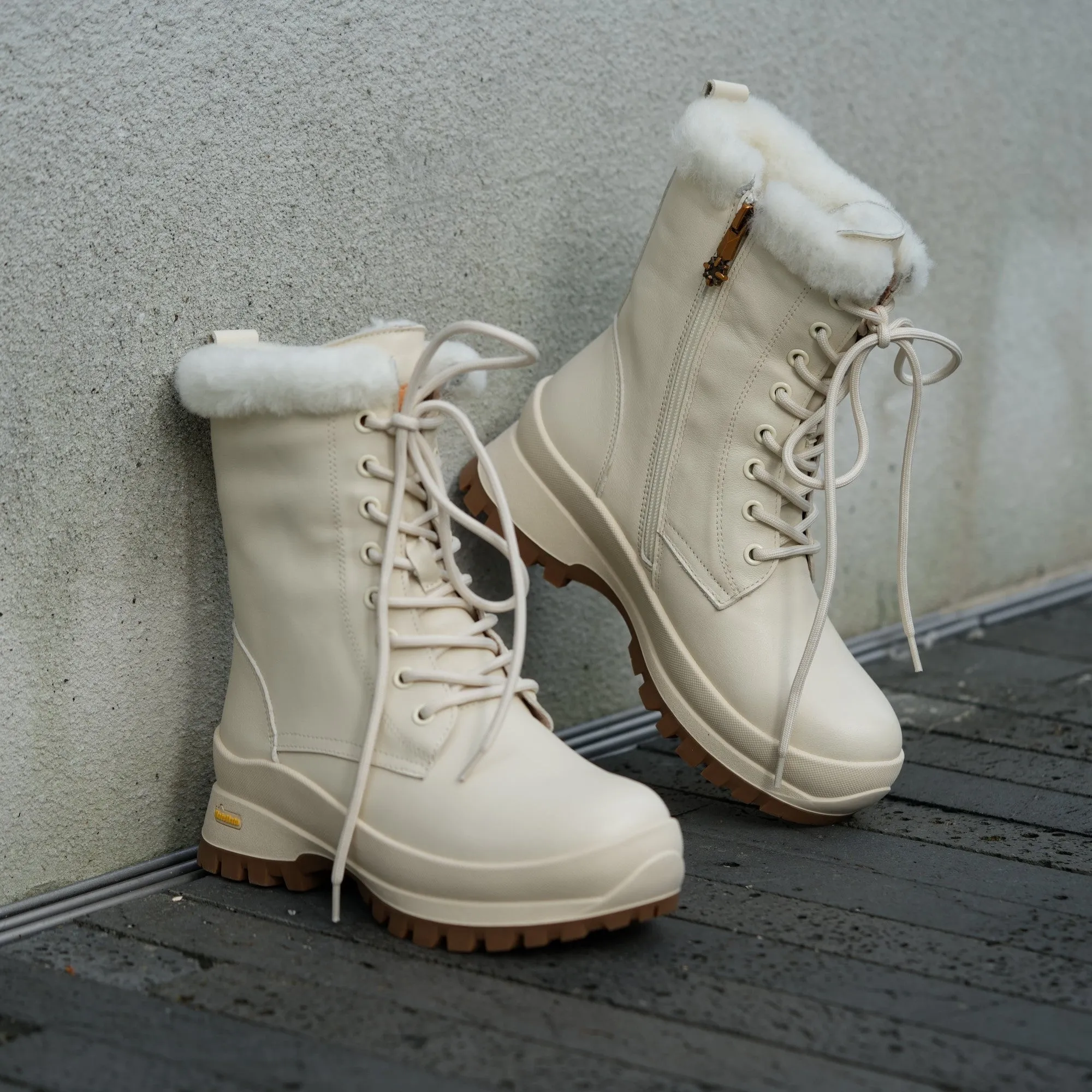 Designer Women Leather Chunky Snow Boots With Shearling Lined in Apricot/Beige/Black