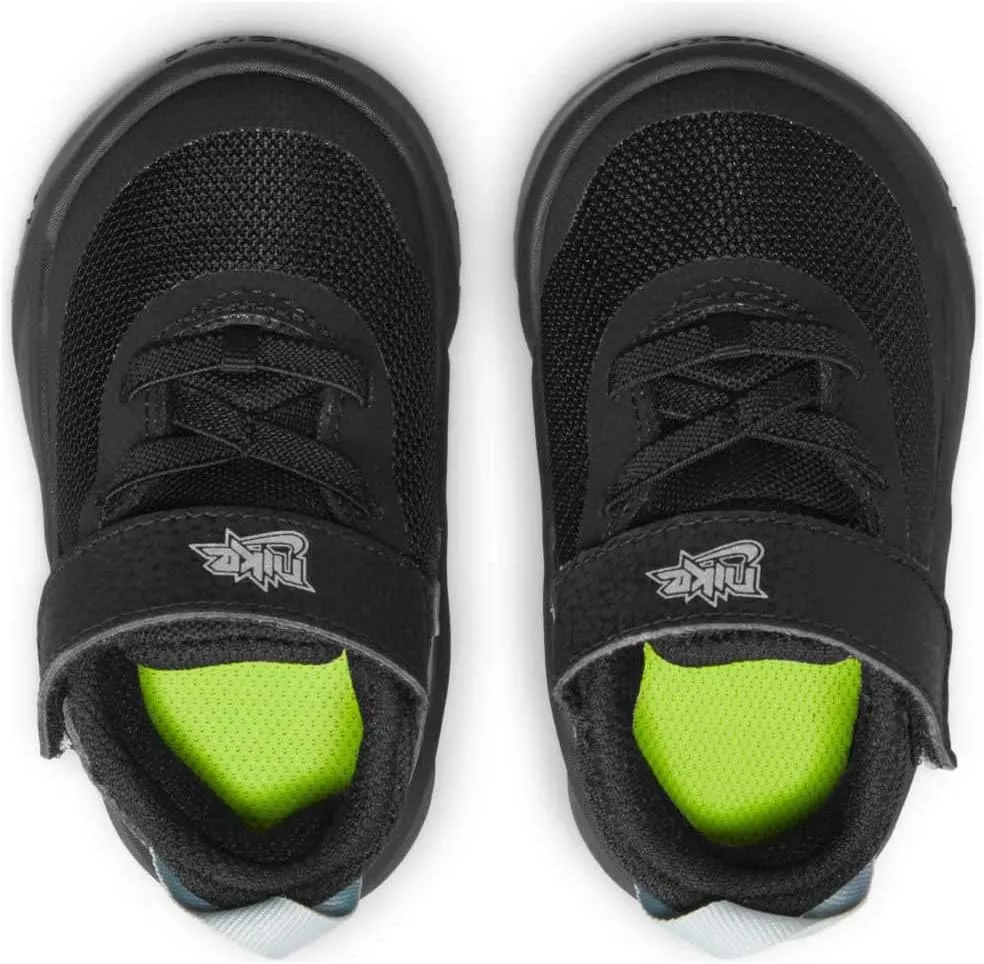 Nike unisex-child Team Hustle D 10 (Infant/Toddler)