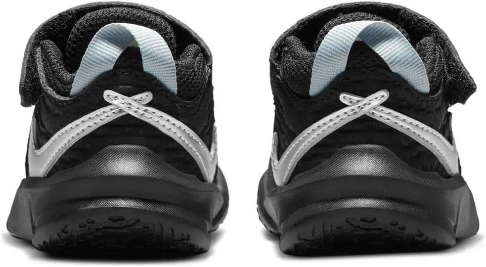 Nike unisex-child Team Hustle D 10 (Infant/Toddler)